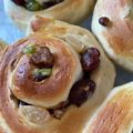 mogneo's cooksnap of when they made 甘納豆ロールパン.