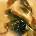 こずっぺ's cooksnap of when they made 即席？簡単～ワカメと油揚げの味噌汁.