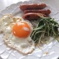 きらり流れ星's cooksnap of when they made 丼2021.10.01 ウィンナ目玉焼き.