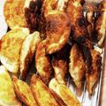 ちびも♪'s cooksnap of when they made 餃子の皮でツナポテトのサモサ.
