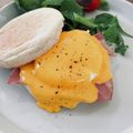 yuridora's cooksnap of when they made 簡単エッグベネディクト☆朝やブランチに！.