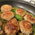 くじら食堂's cooksnap of when they made えのきで量増し☆麺つゆで和風ハンバーグ☆.