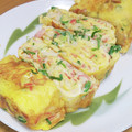 えりこ82☆'s cooksnap of when they made 白だしで簡単＊かにかまとネギの卵焼き.