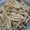 こうのとりヒロシ's cooksnap of when they made シンプル☆もやしとシメジの炒め物.