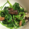 冷蔵庫レスキュー隊's cooksnap of when they made レンチン椎茸とほうれん草の柚子胡椒和え.