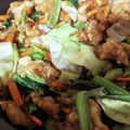 猫ﾏンﾏ's cooksnap of when they made カリカリ鶏皮と残り野菜の甘辛中華炒め.