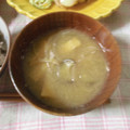 violets's cooksnap of when they made 茄子と玉ねぎと油揚げのお味噌汁.