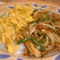 バンザイ's cooksnap of when they made もやし豚の簡単丼.
