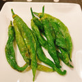 よぴぴよ's cooksnap of when they made おつまみにししとう◇揚げて塩だけ.