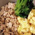 ＞COOK＜'s cooksnap of when they made 3色そぼろ丼（鶏そぼろ・卵・ほうれん草）.