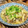 料理男子部's cooksnap of when they made 鯖味噌缶と大根 しめじの煮物.