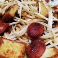 ReShaMAMA's cooksnap of when they made ウインナーともやしと絹揚げで節約旨い一品.