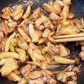 誉★将's cooksnap of when they made 鶏ももと秋の味覚バター醤油炒め.
