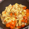 セッキー1015's cooksnap of when they made 鶏もも肉とニンジンとタマネギの甘酢炒め.