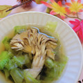 ゆう赤大好き♪♪'s cooksnap of when they made レタスと舞茸のスープ.