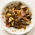 ☆ひぐま☆'s cooksnap of when they made お弁当にも♪人参と舞茸のバター炒め.