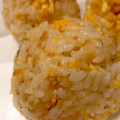 chiko♫'s cooksnap of when they made 鮭フレークと炒り卵のおにぎり♡.