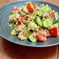 Superlittleboo's cooksnap of when they made トマトときゅうりとツナの和え物.