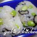 yukiはぴ's cooksnap of when they made 枝豆・塩コンブの　手毬おにぎり♪.