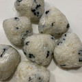 おにぎりちゃんママ's cooksnap of when they made わかめとゴマのおにぎり.