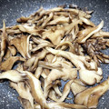ぽち2号's cooksnap of when they made 5分でお箸が止まらない！舞茸バター炒め♡.