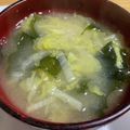 リラシャン's cooksnap of when they made 白菜とわかめの味噌汁.
