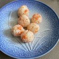 ★ゴンぎつね★'s cooksnap of when they made シャケフレークと白ごまのおにぎり.