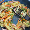 クックFK5AQZ☆'s cooksnap of when they made じゃがいもときのことベーコンの炒め物.