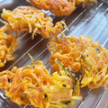 三人娘のお家's cooksnap of when they made サクッと揚がるかき揚げ、５つのポイント！.