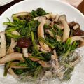 もふうさ's cooksnap of when they made 春菊大量消費＊春菊としめじの塩バター炒め.