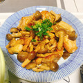 tonmyee's cooksnap of when they made たっぷりきのこと鶏肉のぽんバター炒め.