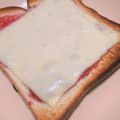 pukukoko's cooksnap of when they made いちごジャムとピザチーズのトースト.