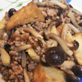 いさみょば's cooksnap of when they made 厚揚げしめじそぼろ.