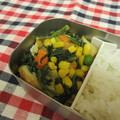 龍青空ママ's cooksnap of when they made お弁当に彩を☆オイマヨカレー炒め.