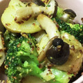 momocookin's cooksnap of when they made 簡単!!ポテトとしめじの粒マスタード風味.