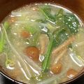クックM6DK2O☆'s cooksnap of when they made ニラとなめこの味噌汁.