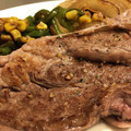 けい♫'s cooksnap of when they made 安いステーキ肉が簡単に絶品もやし炒め添え.