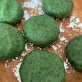 イナペコ's cooksnap of when they made 母の草餅 ヨモギのゆで方.