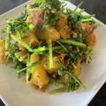yohtantan's cooksnap of when they made じゃがいも＊オリーブ＊パクチー炒め.