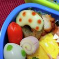 SUNMOONMOM's cooksnap of when they made ハンバーグdeドーナツ＊キャラ弁おかず.