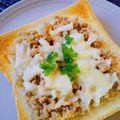 ❤️かわだん❤️'s cooksnap of when they made そぼろチーズトースト.