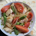 クックQT23CK☆'s cooksnap of when they made 鶏むね肉とトマトの深煎りごま炒め.