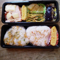 yunapi☆'s cooksnap of when they made 鮭フレーク&あげ玉入りおむすび(旨い).