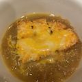CactiCacti's cooksnap of when they made 本格的！でも簡単♥オニオングラタンスープ.