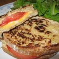 ミチケイ's cooksnap of when they made にんにく香る☆ジューシートマホットサンド.