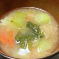 クックM6DK2O☆'s cooksnap of when they made チンゲン菜と人参のみそ汁.