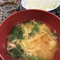 まっきー♪３７'s cooksnap of when they made 卵入り☆ほうれん草とカニカマのお味噌汁.
