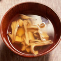 トモ２'s cooksnap of when they made 舞茸と豆富のお吸い物.