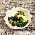 SP♪'s cooksnap of when they made 菊菜としめじの麺つゆ炒め.