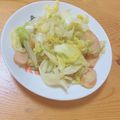 Noa1112's cooksnap of when they made キャベツとウインナーのガリバタ炒め.
